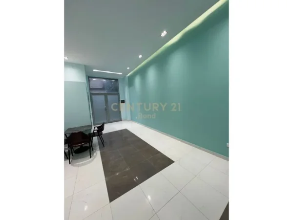 Tirane, shitet ambjent biznesi Kati 0, 68 m² 150.000 € (Ish Tregu Elektrik)