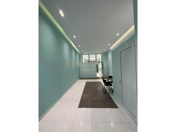 Tirane, shitet ambjent biznesi Kati 0, 68 m² 150.000 € (Ish Tregu Elektrik)