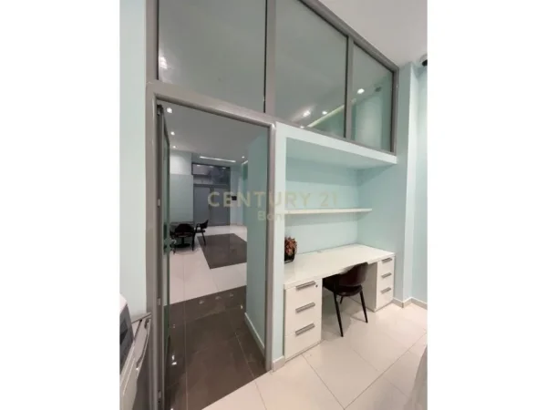 Tirane, shitet ambjent biznesi Kati 0, 68 m² 150.000 € (Ish Tregu Elektrik)