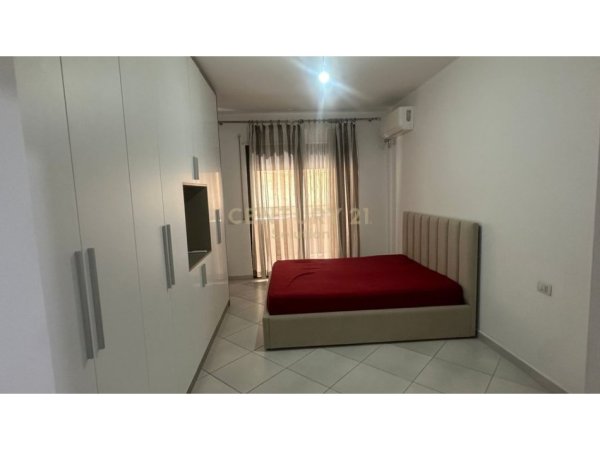Tirane, jepet me qera apartament 3+1 Kati 3, 125 m² 650 € (Unaza e Re)