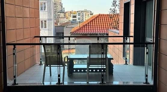 Tirane, shitet apartament 1+1+A Kati 3, 50 m² Te selvia ne Qender