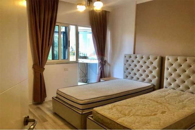 Tirane, jepet me qera apartament 3+1+BLK Kati 2, 110 m² 450 Euro (Eshref Frasheri)