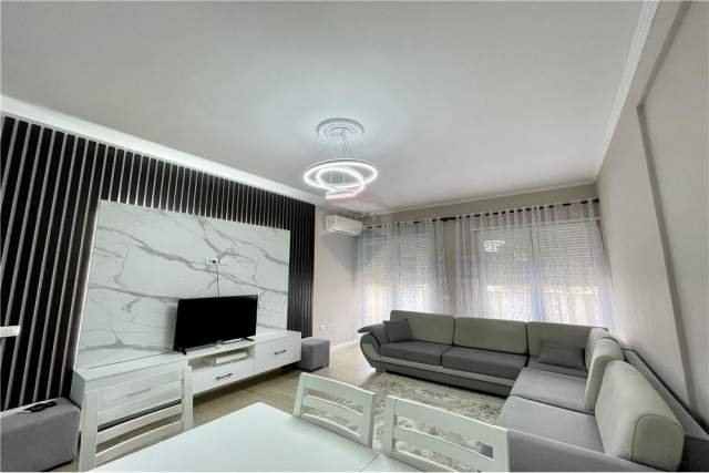 Tirane, jepet me qera apartament 2+1+A Kati 2, 115 m² 700 Euro