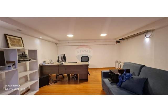 Tirane, jepet me qera ambjent biznesi Kati 0, 45 m² 700 Euro (Rruga e Kavajes)