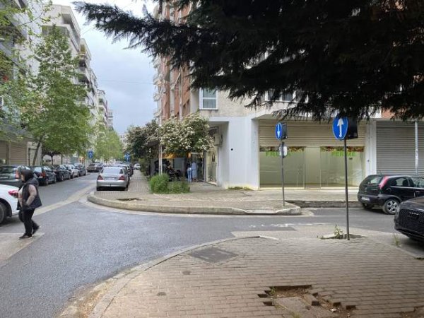 Tirane, jepet me qera ambjent biznesi Kati 0, 2.616 m² 35.000 Leke