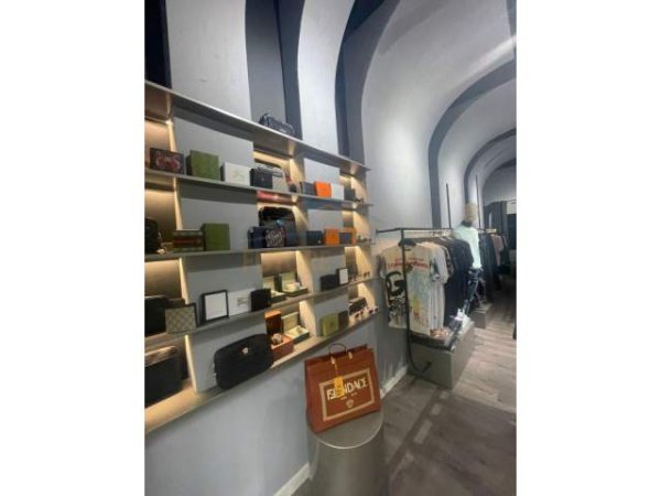 Tirane, jepet me qera ambjent biznesi Kati 0, 40 m² 1.200 Euro (Bulevardi Bajram Curri)