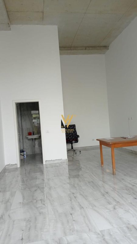 Tirane, jepet me qera dyqan Kati 0, 47 m² 400 Euro (KOMPLEKSI MARGA 1,JORDAN MISJA)