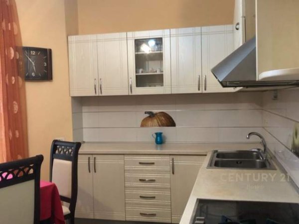 Tirane, jepet me qera apartament 1+1 Kati 3, 64 m² 350 Euro (Rruga Mikel Maruli, Astiri)