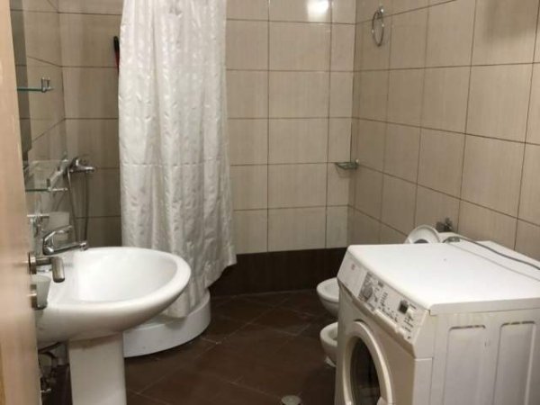 Tirane, jepet me qera apartament 1+1 Kati 3, 64 m² 350 Euro (Rruga Mikel Maruli, Astiri)