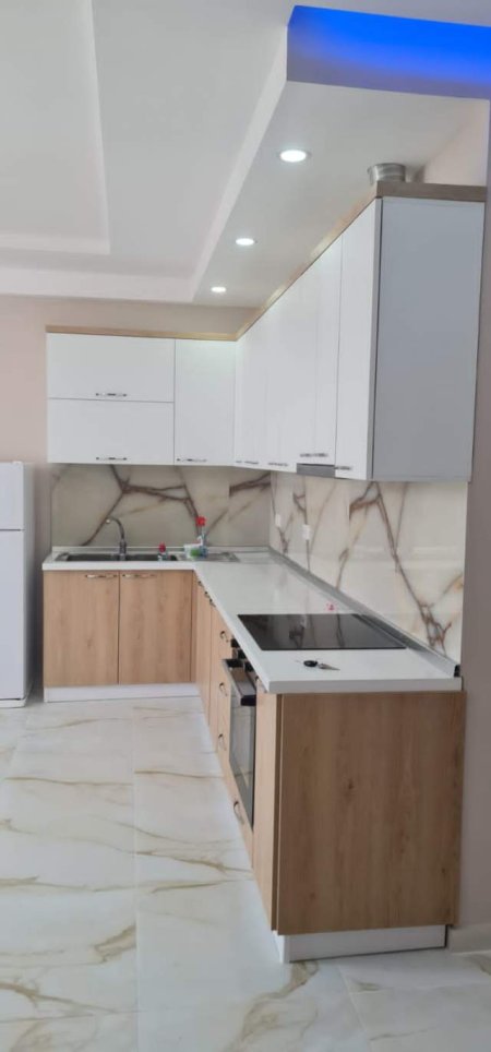 Tirane, jepet me qera apartament 2+1+BLK Kati 6, 100 m² 350 Euro (prane Terminalit)
