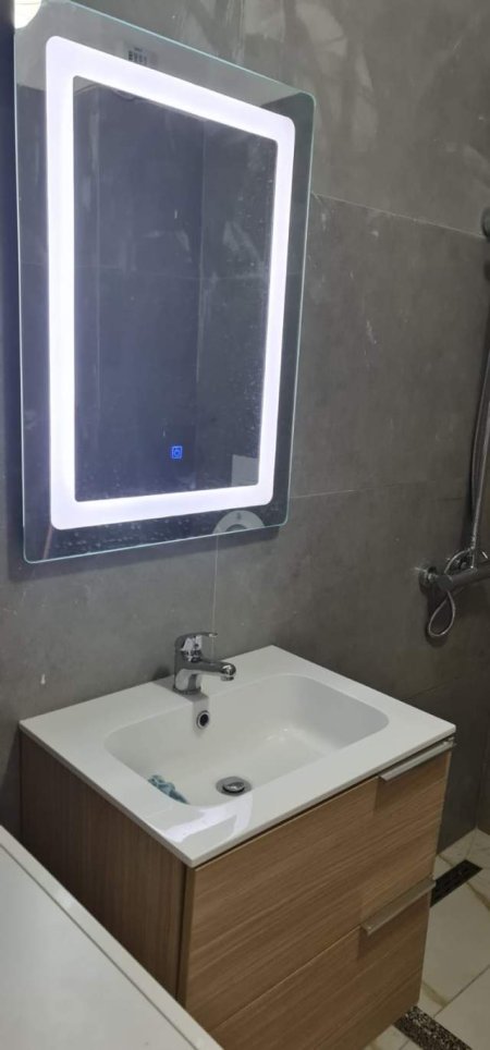 Tirane, jepet me qera apartament 2+1+BLK Kati 6, 100 m² 350 Euro (prane Terminalit)
