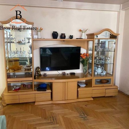 Tirane, jepet me qera apartament 2+1 Kati 9, 130 m² 500 Euro (Bulevardi Zogu I)