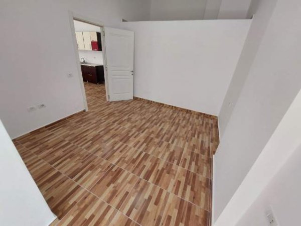 Tirane, shitet apartament 2+1+BLK Kati 2, 95 m² 119.000 Euro (Rruga e Kavajes)