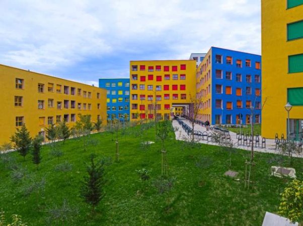 Tirane, shiten parkime te jashtme tek rezidenca Mangalem 21 ne Ali Dem