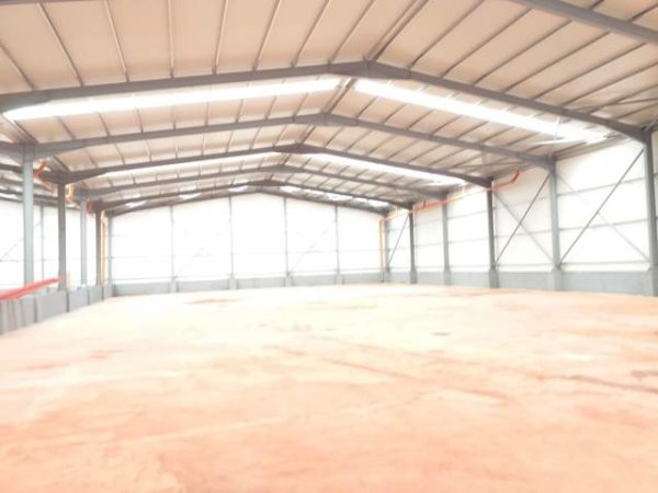 Tirane, jepet me qera magazine 1.150 m² 3.000 Euro (Vaqarr)