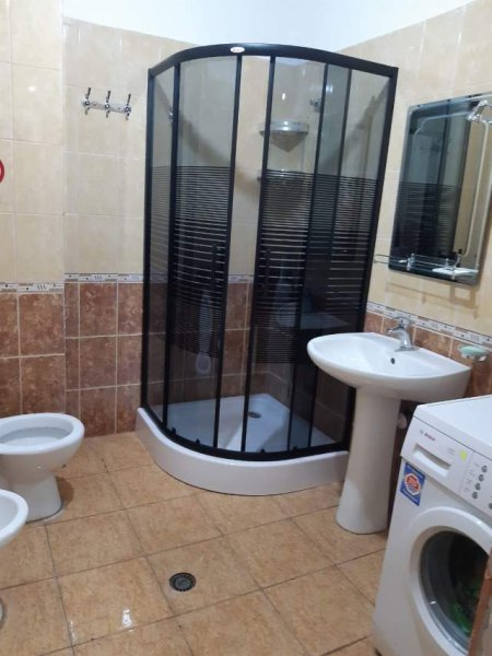 Tirane, jepet me qera apartament 1+1 Kati 4, 75 m² 35.000 Leke (Bar Artisti)
