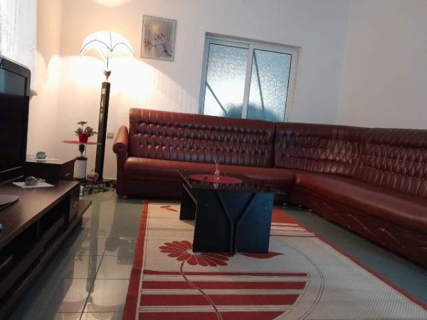 Tirane, jepet me qera apartament 1+1+BLK Kati 2, 80 m² 35.000 Leke (Fusha e aviacionit)