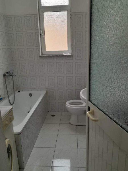 Tirane, jepet me qera apartament 1+1+BLK Kati 2, 80 m² 35.000 Leke (Fusha e aviacionit)
