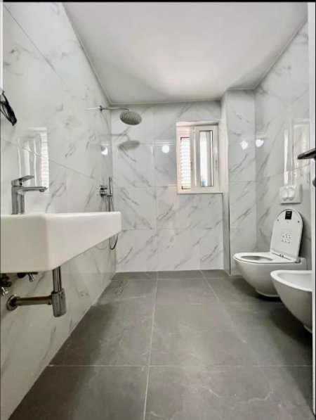 Tirane, shes apartament 2+1 Kati 3, 63 m² 125.000 Euro (muhamed gjollesha)