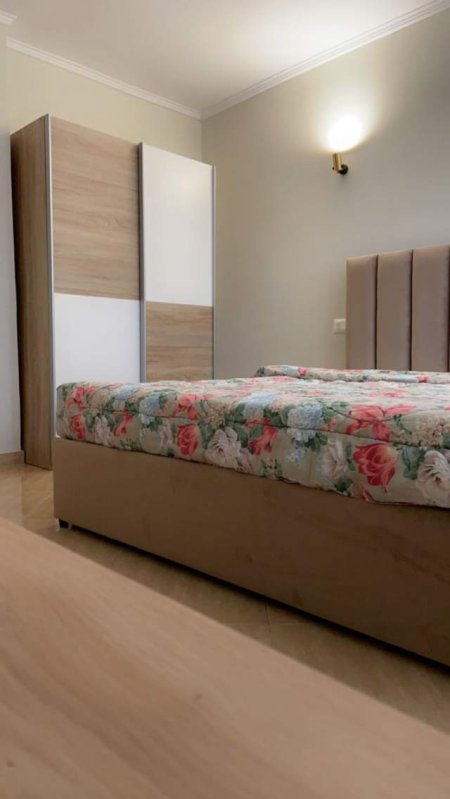 Tirane, jepet me qera apartament 1+1+BLK Kati 4, 55 m² 400 Euro (prane Pasticeri Tito)