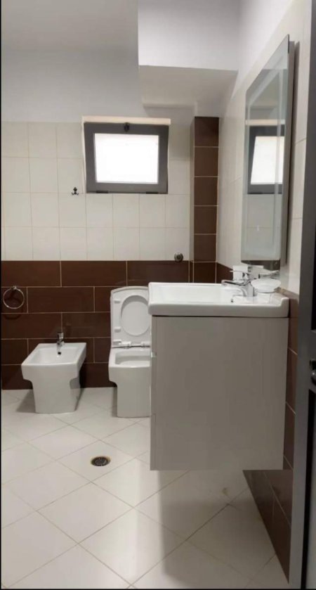Tirane, jepet me qera apartament 1+1+BLK Kati 4, 55 m² 380 Euro (Bulevardi Zhan D'Ark)