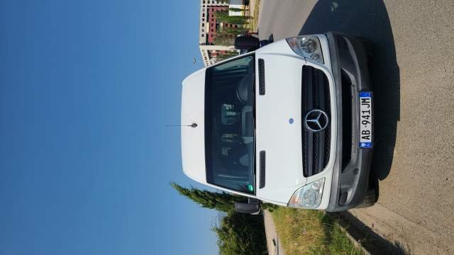 Tirane, shes minivan Mercedes-Benz Sprinter Viti 2010,