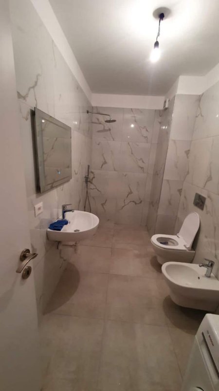 Tirane, jepet me qera apartament 1+1+BLK Kati 7, 76 m² 400 Euro (Rruga Kongresi Manastirit)