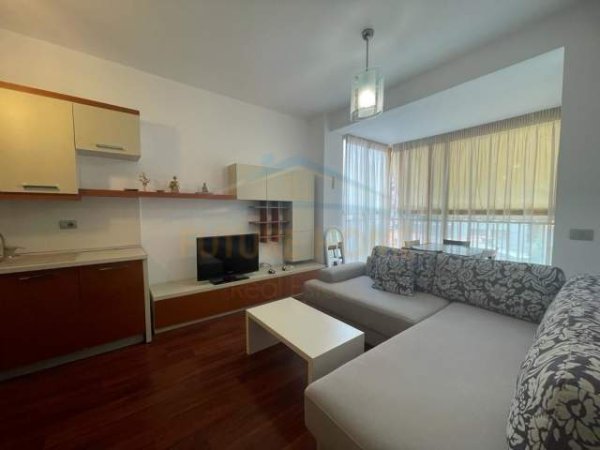 Tirane, jepet me qera apartament 1+1+BLK Kati 4, 51 m² 550 Euro (Komuna e Parisit)