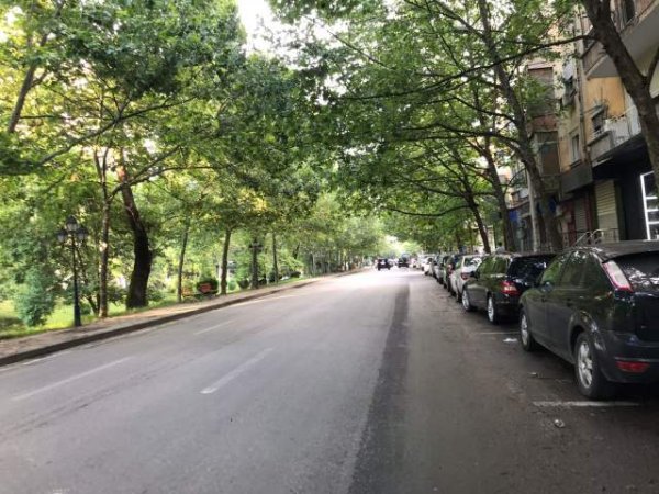 Tirane, shitet dyqan Kati 0, 50 m² 99.800 Euro (Bulevardi Bajram Curri Tirane)