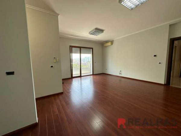 Tirane, jepet me qera zyre Kati 5, 82 m² 800 Euro (rruga e kavajes)