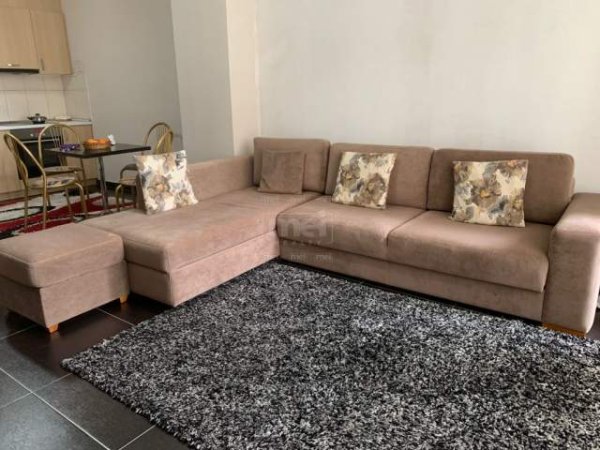 Tirane, jepet me qera apartament 1+1+BLK 65 m² 600 Euro (Pazari i ri)