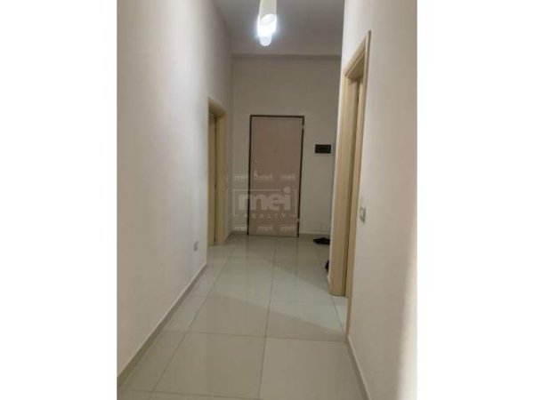 Tirane, jepet me qera apartament 1+1+BLK 65 m² 600 Euro (Pazari i ri)