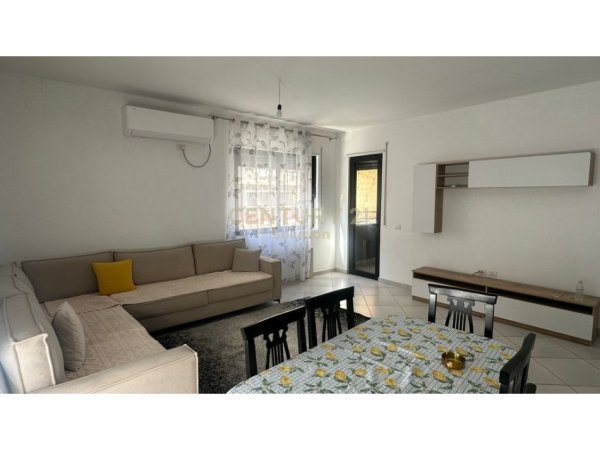 Tirane, jepet me qera apartament 3+1 Kati 3, 125 m² 650 € (Unaza e Re)
