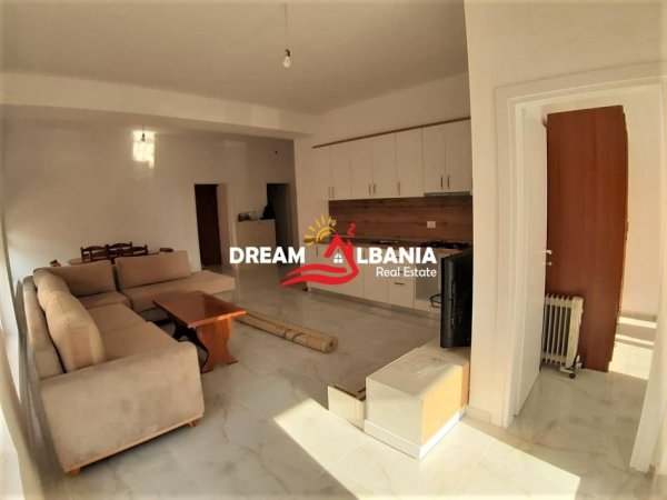Tirane, jepet me qera apartament 2+1 , 110 m² 450 € (Ali Demi)