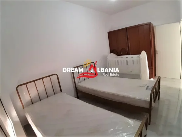 Tirane, jepet me qera apartament 2+1 , 110 m² 450 € (Ali Demi)