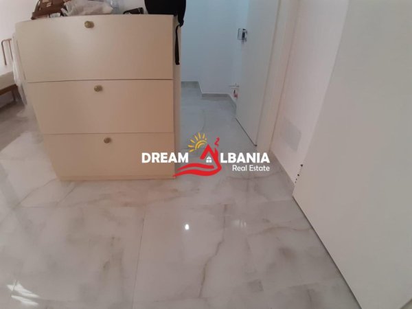 Tirane, jepet me qera apartament 2+1 , 110 m² 450 € (Ali Demi)