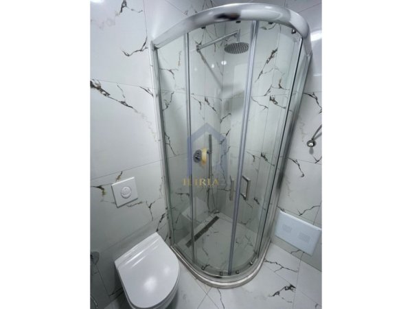 Tirane, jap me qera apartament 1+1+Ballkon Kati 4, 55 m² 550 € (Kompleksi Kontakt 21 dHJETORI)