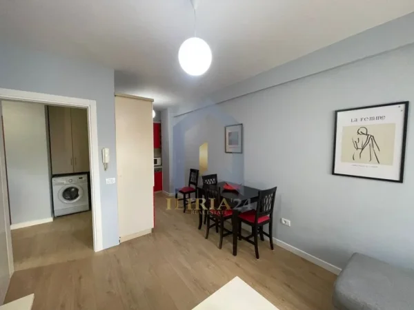 Tirane, jap me qera apartament 1+1+Ballkon Kati 4, 55 m² 550 € (Kompleksi Kontakt 21 dHJETORI)