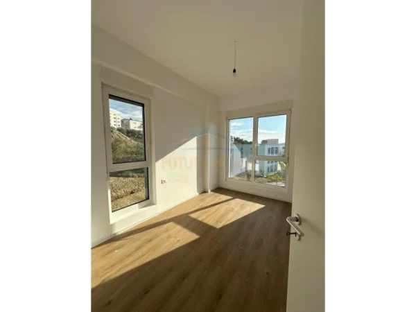 Tirane, shitet apartament 1+1+Ballkon Kati 2, 49 m² 80.000 € (Fresku)