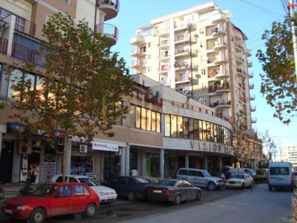 Tirane, shitet garazh | post parkimi , (DON BOSKO)