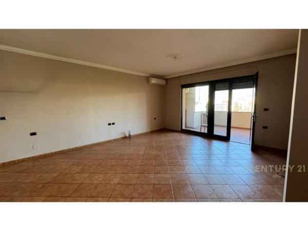 Tirane, jepet me qera zyre Kati 7, 175 m² 2.000 € (Rr. Ibrahim Rrugova)