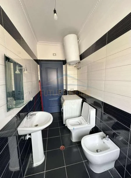 Tirane, shitet apartament 2+1 Kati 2, 89 m² 190.000 € (Brryli , Bulevardi Jan dArc)