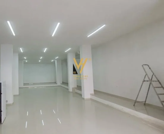 Tirane, shitet dyqan Kati 0, 122 m² 309.000 € (5 MAJI)