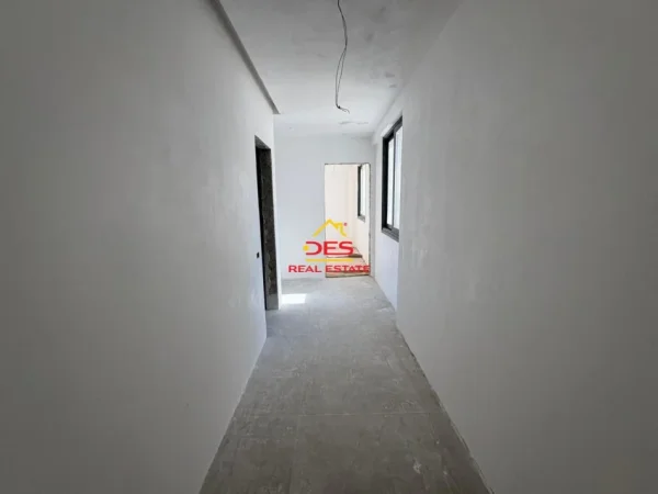 Vlore, shitet apartament 2+1+Ballkon Kati 2, 96 m² 380.000 € (Rruga Dhimitër Konomi)