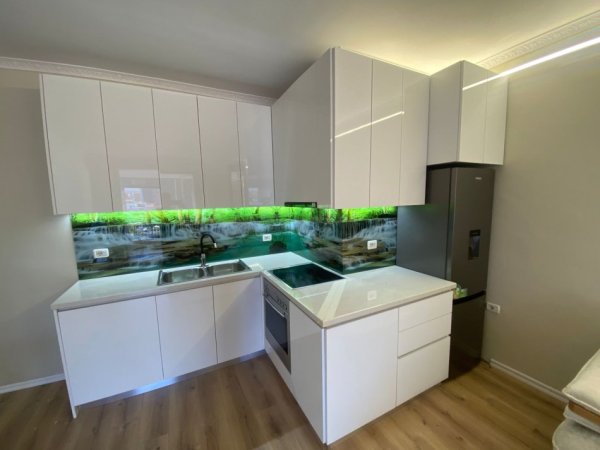 Tirane, jepet me qera apartament 1+1+Ballkon , 75 m² 650 € (Stacioni i trenit ,kompleksi usluga i arreduar lux)
