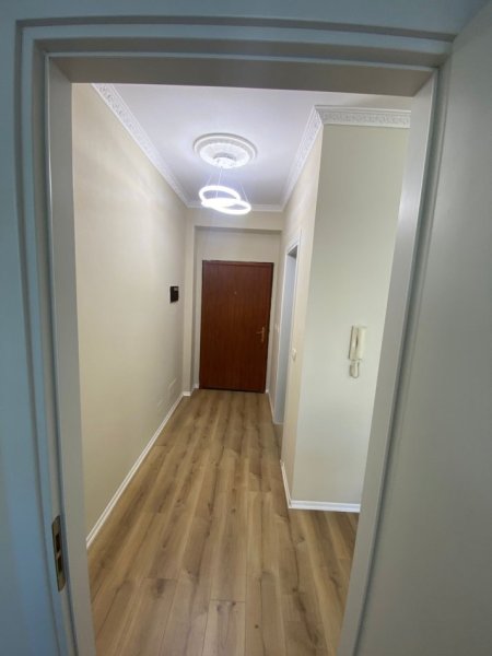 Tirane, jepet me qera apartament 1+1+Ballkon , 75 m² 650 € (Stacioni i trenit ,kompleksi usluga i arreduar lux)