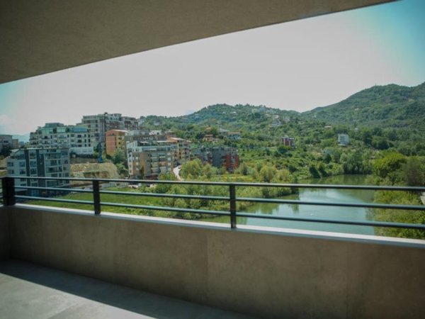 Tirane, shitet apartament+verande | Penthouse 3+1+Ballkon , (LIQENI I THATE)