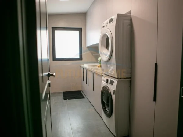 Tirane, shitet apartament+verande | Penthouse 3+1+Ballkon , (LIQENI I THATE)