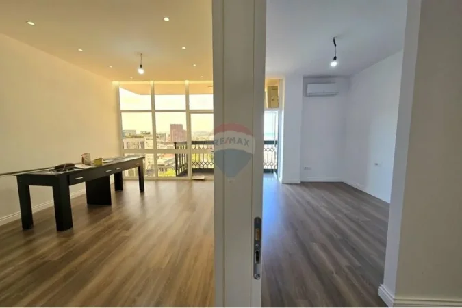 Tirane, jepet me qera zyre , 80 m² 950 € (Sheshi Skënderbej, Tiranë)