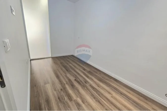 Tirane, jepet me qera zyre , 80 m² 950 € (Sheshi Skënderbej, Tiranë)